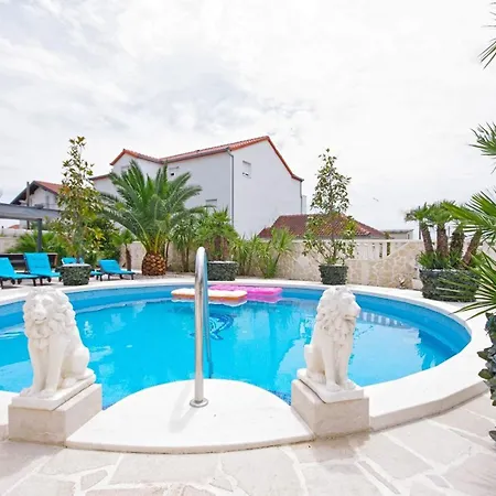 Luxury Rosalia Villa