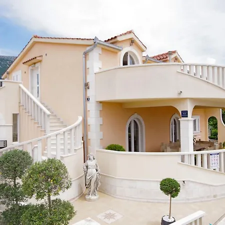 Luxury Rosalia Villa *